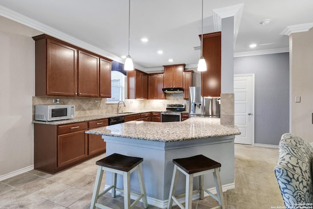 7143 Dulce Mdw, San Antonio, TX 78252 - kitchen featuring crown molding, a sink, a kitchen bar, appliances with stainless steel finishes, and light stone countertops