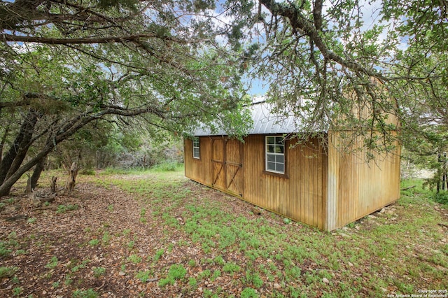 view of outdoor structure with an outdoor structure