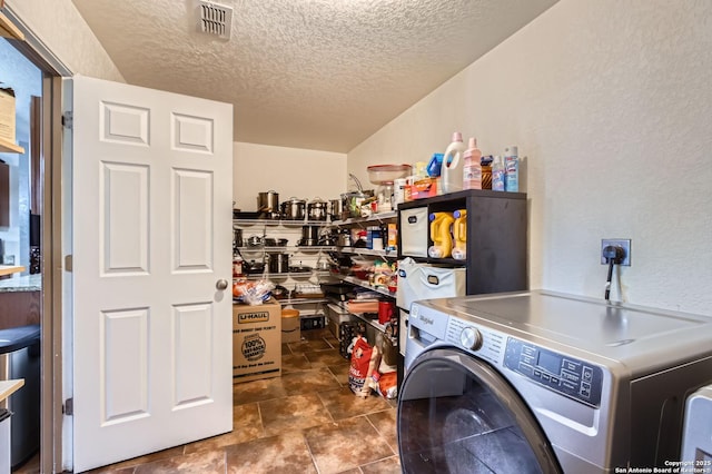 5402 Palamon Farm, San Antonio, TX 78228 - clothes washing area featuring washer / dryer, a textured ceiling, visible vents, and laundry area