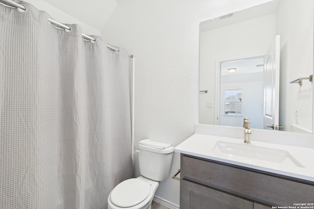 full bathroom with a shower with curtain, vanity, and toilet