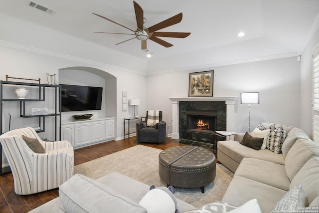 living area featuring a tray ceiling, dark wood finished floors, visible vents, recessed lighting, and ceiling fan