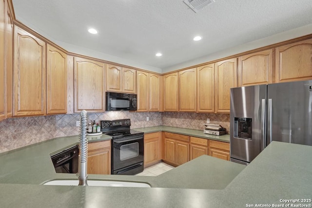 kitchen featuring a sink, tasteful backsplash, visible vents, recessed lighting, and black appliances