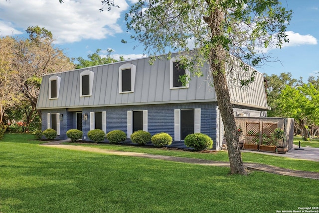 view of front facade featuring a front lawn and brick siding