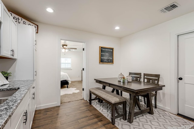 dining room with dark wood-style flooring, baseboards, visible vents, recessed lighting, and ceiling fan