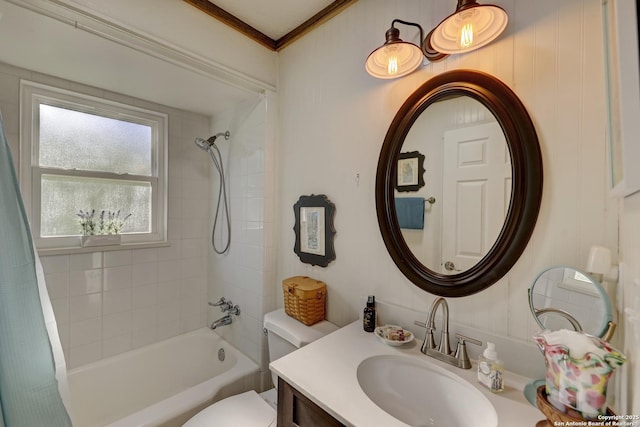 283 N Second St, Harper, TX 78631 - full bath with crown molding, shower / tub combo with curtain, toilet, and vanity