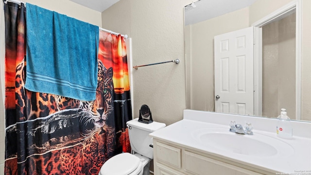 6430 Ithaca Fls, San Antonio, TX 78239 - full bath featuring a shower with curtain, vanity, and toilet