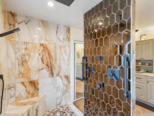 154 Elk Rdg, Canyon Lake, TX 78133 - bathroom featuring recessed lighting, tile walls, and tiled shower