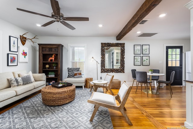 living area with light wood-style flooring, visible vents, recessed lighting, and ceiling fan