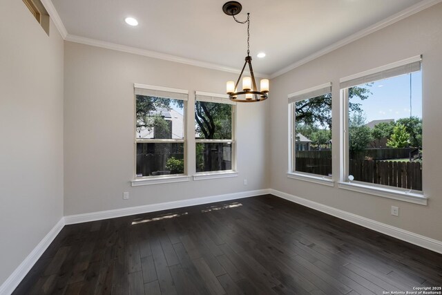 unfurnished room featuring recessed lighting, an inviting chandelier, dark wood-style floors, and baseboards