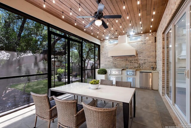 view of sunroom / solarium