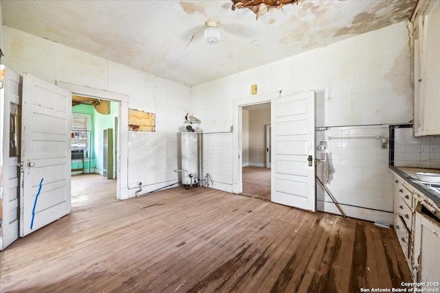 2115 Leal, San Antonio, TX 78207 - misc room featuring light wood-style floors