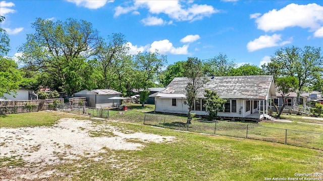 2115 Leal, San Antonio, TX 78207 - view of yard