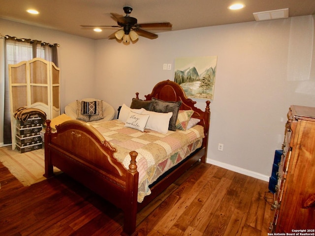 12365 Rudolph Rd, Atascosa, TX 78002 - bedroom featuring baseboards, visible vents, recessed lighting, a ceiling fan, and wood finished floors