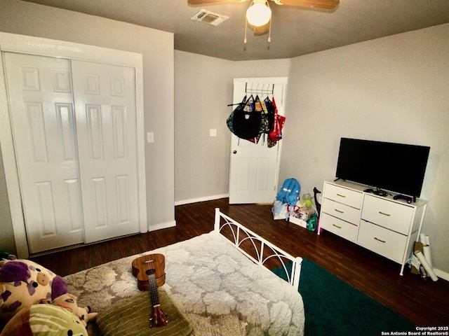 12365 Rudolph Rd, Atascosa, TX 78002 - bedroom with wood finished floors, a closet, ceiling fan, baseboards, and visible vents