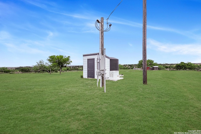 view of yard featuring mail area