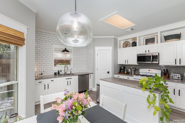 21707 Beaver Bnd, San Antonio, TX 78258 - kitchen with backsplash, visible vents, appliances with stainless steel finishes, and a sink
