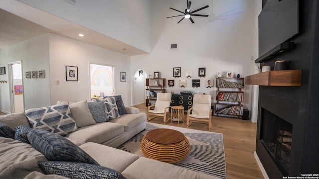 living room featuring recessed lighting, wood finished floors, visible vents, a fireplace, and ceiling fan