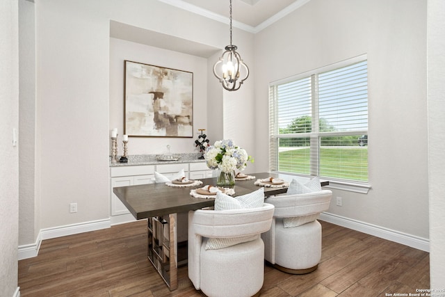 dining room with a notable chandelier, baseboards, crown molding, and dark wood-style floors