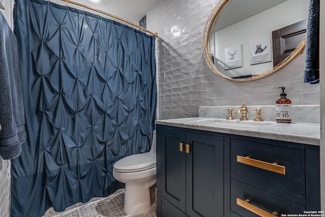 12177 Tower Frst, San Antonio, TX 78253 - full bathroom featuring curtained shower, toilet, vanity, and decorative backsplash