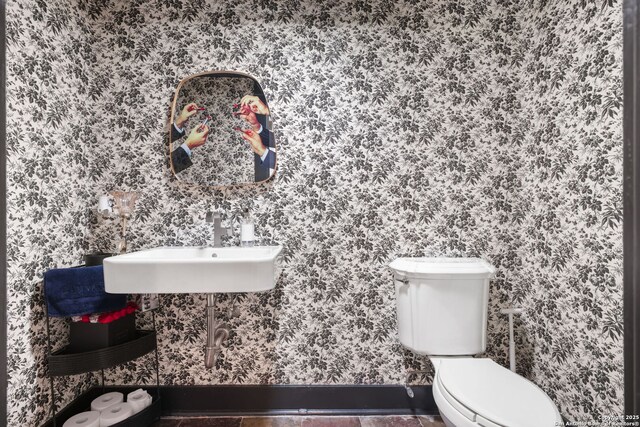 204 Parklane, Olmos Park, TX 78212 - half bath with wallpapered walls, baseboards, toilet, and a sink