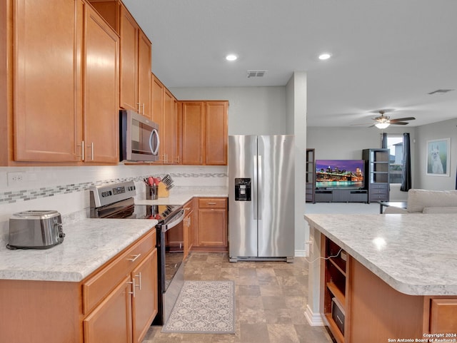 kitchen with visible vents, tasteful backsplash, stainless steel appliances, and light countertops
