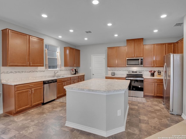 kitchen featuring visible vents, stainless steel appliances, a center island, recessed lighting, and backsplash