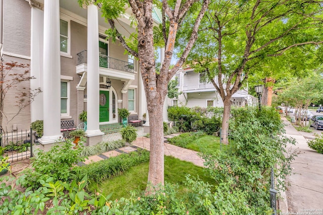 112 King William, San Antonio, TX 78204 - view of front of property with a balcony