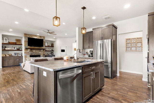 kitchen featuring a sink, appliances with stainless steel finishes, visible vents, dark wood-style floors, and a ceiling fan