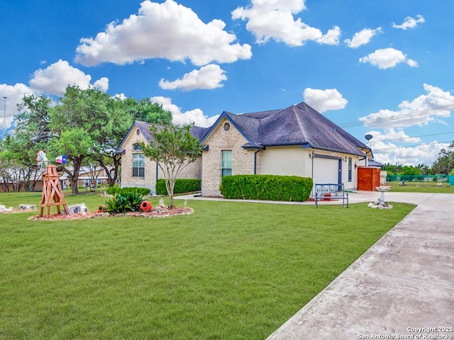 view of front of house with a front yard, driveway, and an attached garage