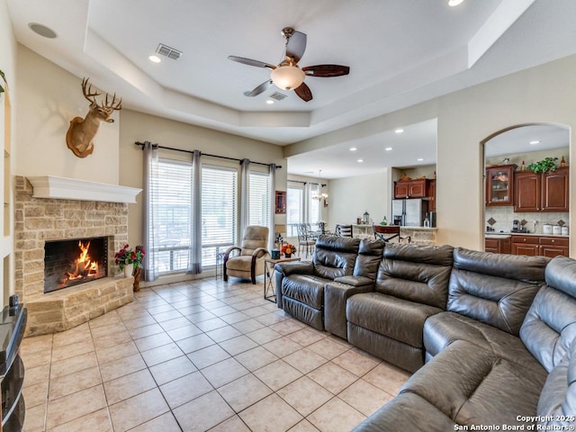 living area featuring a raised ceiling, visible vents, a ceiling fan, and recessed lighting