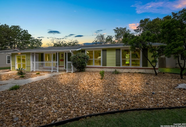 ranch-style house featuring covered porch