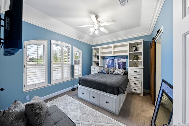 bedroom with light colored carpet, visible vents, a barn door, and baseboards