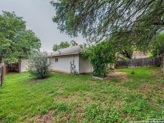 view of yard featuring a fenced backyard
