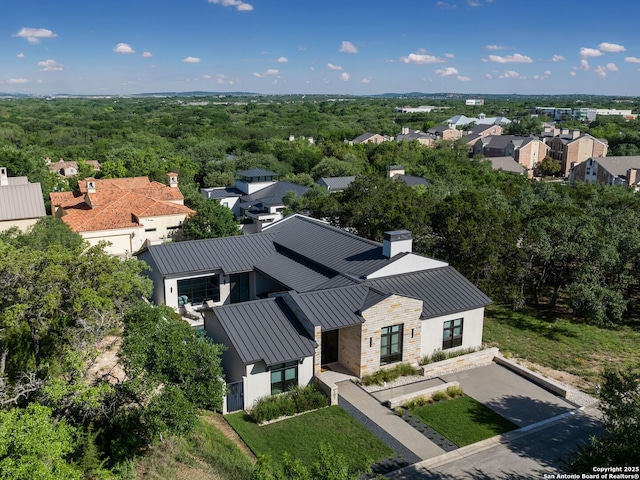 birds eye view of property featuring a wooded view