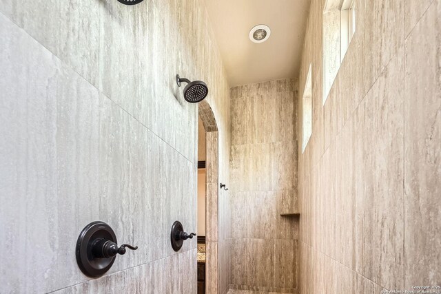 details featuring a tile shower
