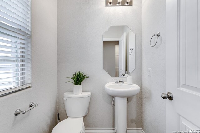 9416 Tennant Ln, Converse, TX 78109 - bathroom featuring toilet and a sink