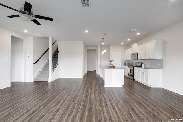 9416 Tennant Ln, Converse, TX 78109 - kitchen featuring appliances with stainless steel finishes, a kitchen island, baseboards, visible vents, and open floor plan