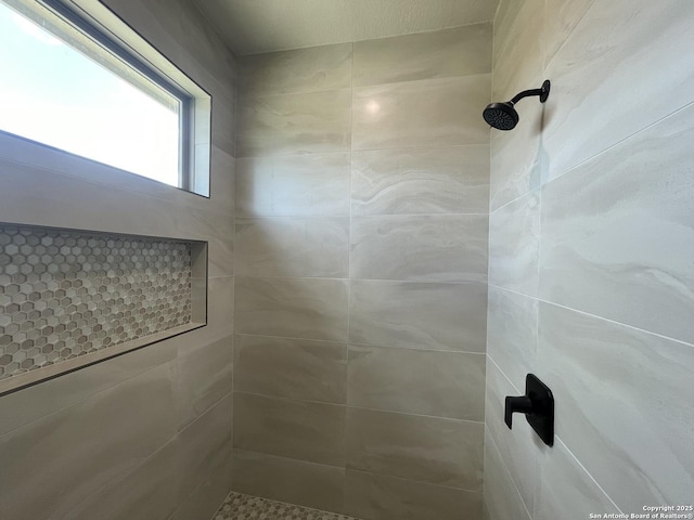 full bath with tiled shower