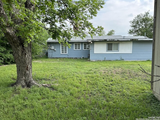 ranch-style home featuring a front yard