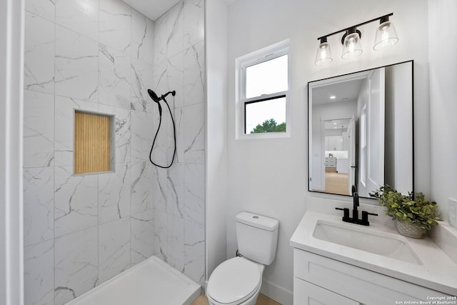 265 Vaquero Dr, Pipe Creek, TX 78063 - bathroom featuring a tile shower, vanity, and toilet