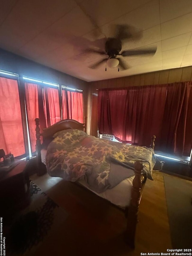 bedroom with ceiling fan