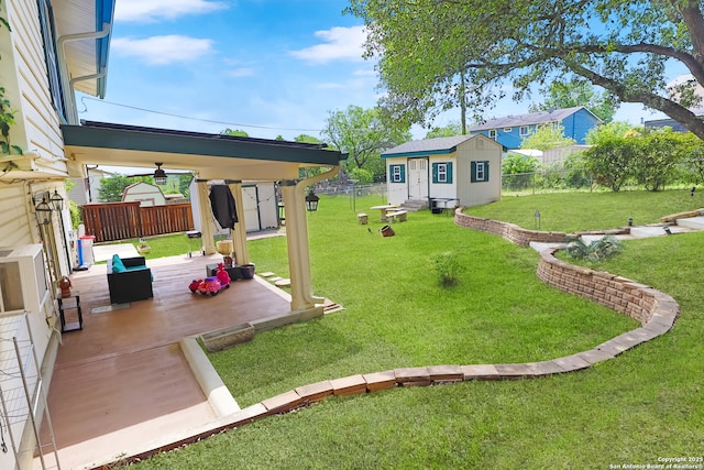 view of yard featuring a fenced backyard and an outbuilding