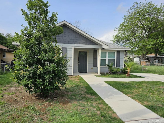 943 Patton, San Antonio, TX 78237 - bungalow-style home with fence and a front yard