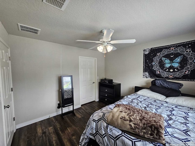 943 Patton, San Antonio, TX 78237 - bedroom with baseboards, visible vents, wood finished floors, and a textured ceiling