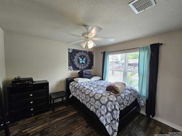 943 Patton, San Antonio, TX 78237 - bedroom with wood finished floors, ceiling fan, baseboards, visible vents, and a textured ceiling