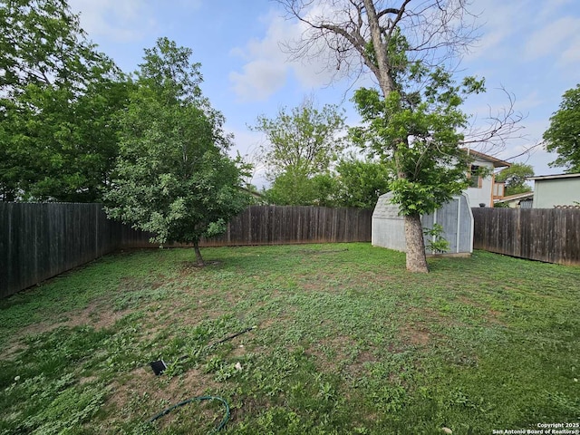 943 Patton, San Antonio, TX 78237 - view of yard featuring a storage unit, a fenced backyard, and an outbuilding