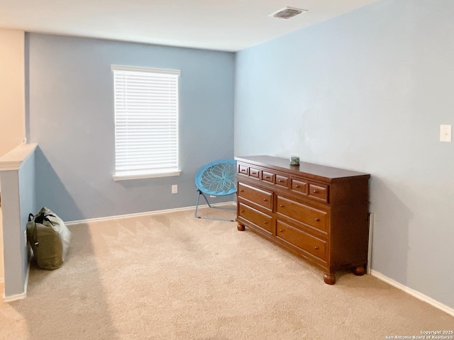 bedroom featuring visible vents, light carpet, and baseboards