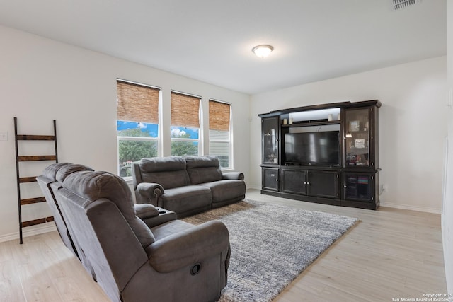 living area featuring light wood-style flooring and baseboards