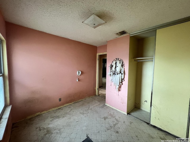 7322 Goya, San Antonio, TX 78239 - unfurnished bedroom featuring baseboards, visible vents, a textured ceiling, and a closet