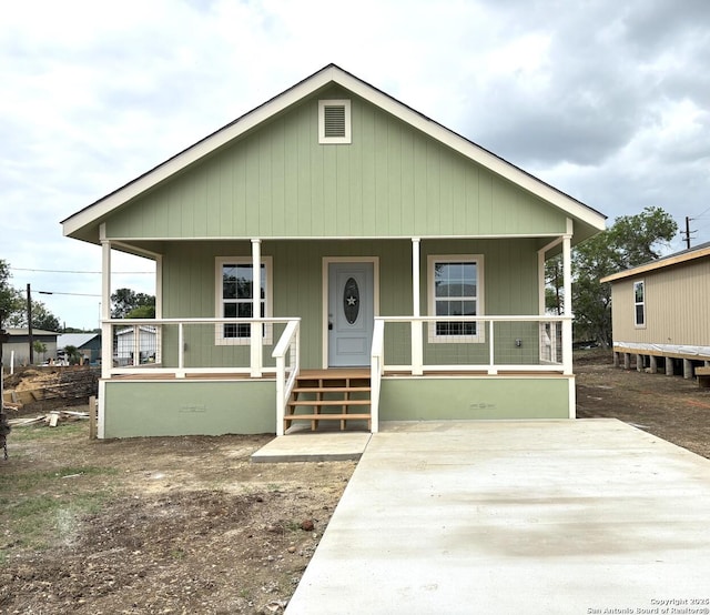 708 E 5th, Nixon, TX 78140 - view of front of property with covered porch
